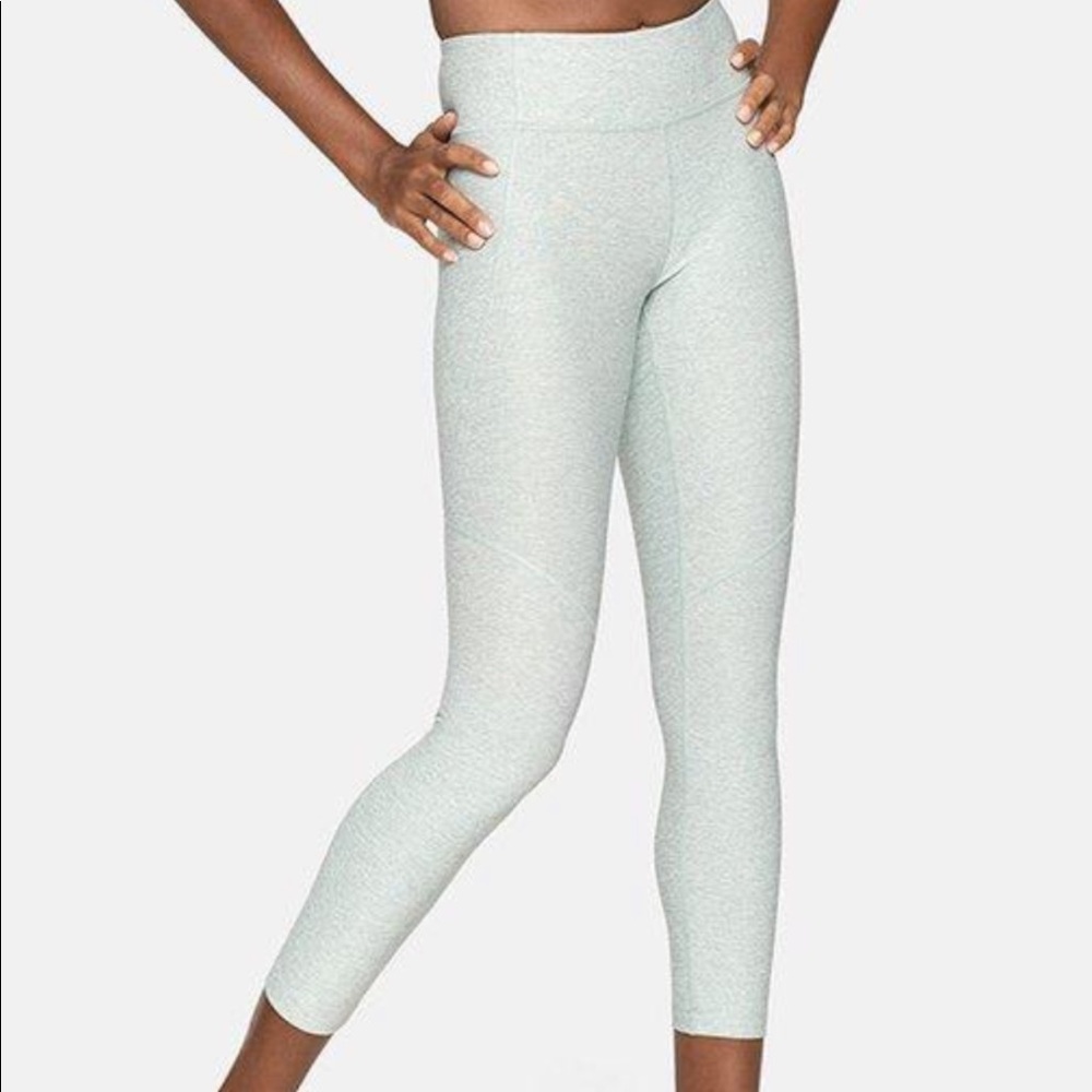 Outdoor Voices 3/4 Warmup Legging in Cactus Small